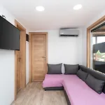 Mobile Banovi Dvori Iv