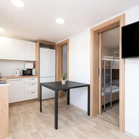 Mobile Banovi Dvori Iv 펜션 *