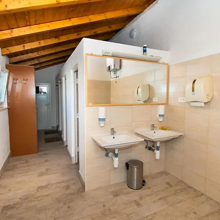 Mobile Banovi Dvori Iv Tisno