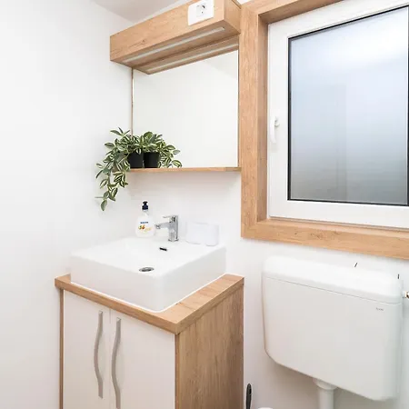 Mobile Banovi Dvori Iv Holiday home Tisno