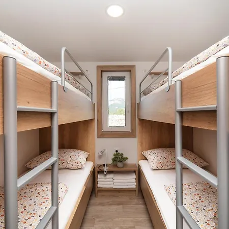 Mobile Banovi Dvori Iv Holiday home