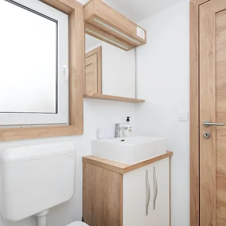 Mobile Banovi Dvori Iv Holiday home Tisno
