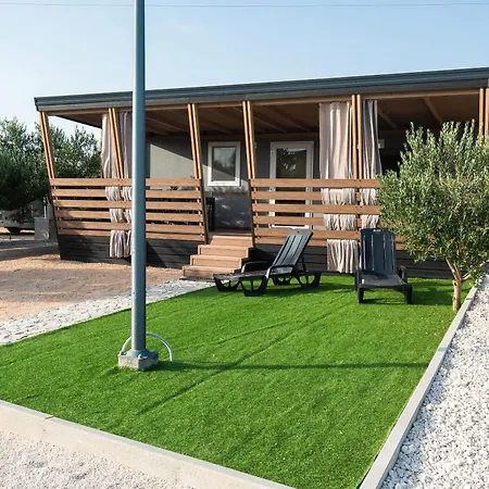 펜션 Mobile Banovi Dvori Iv 티스노