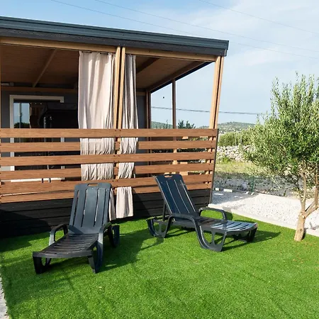 Mobile Banovi Dvori Iv Tisno