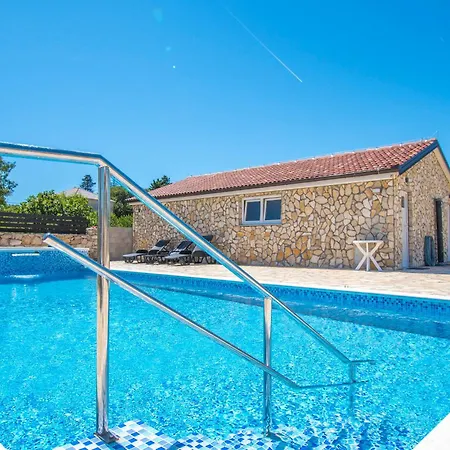 Mobile Banovi Dvori Iv * Tisno