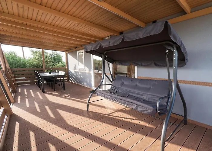 Mobile Banovi Dvori Iv * Tisno