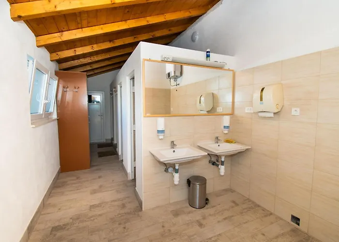 Mobile Banovi Dvori Iv Tisno