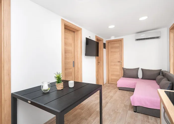 Mobile Banovi Dvori Iv * Tisno