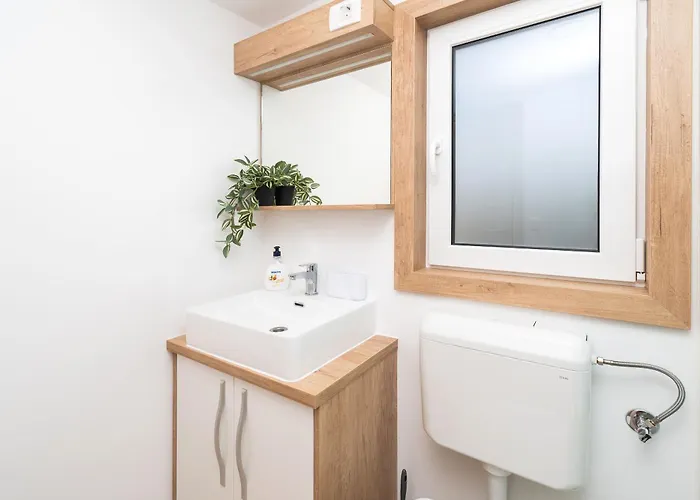 Mobile Banovi Dvori Iv Vakantiehuis Tisno