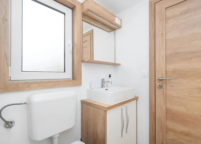 Mobile Banovi Dvori Iv Vakantiehuis Tisno