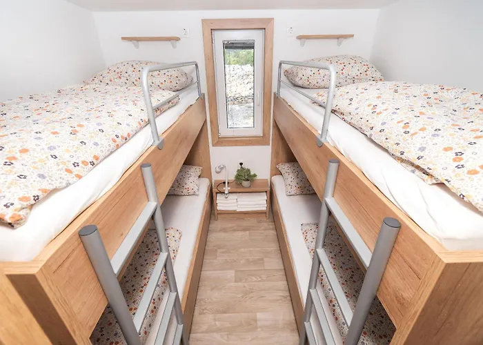 Vakantiehuis Mobile Banovi Dvori Iv Tisno