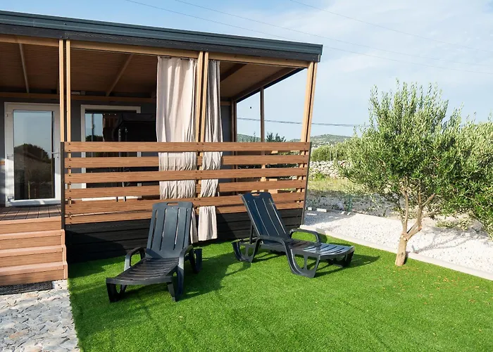 Mobile Banovi Dvori Iv Tisno