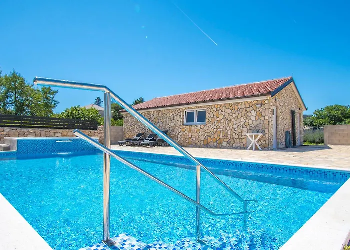 Mobile Banovi Dvori Iv * Tisno