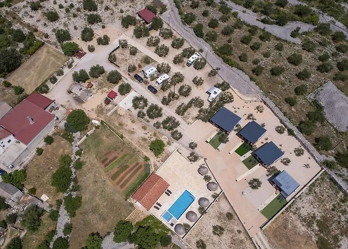 Mobile Banovi Dvori Iv Tisno